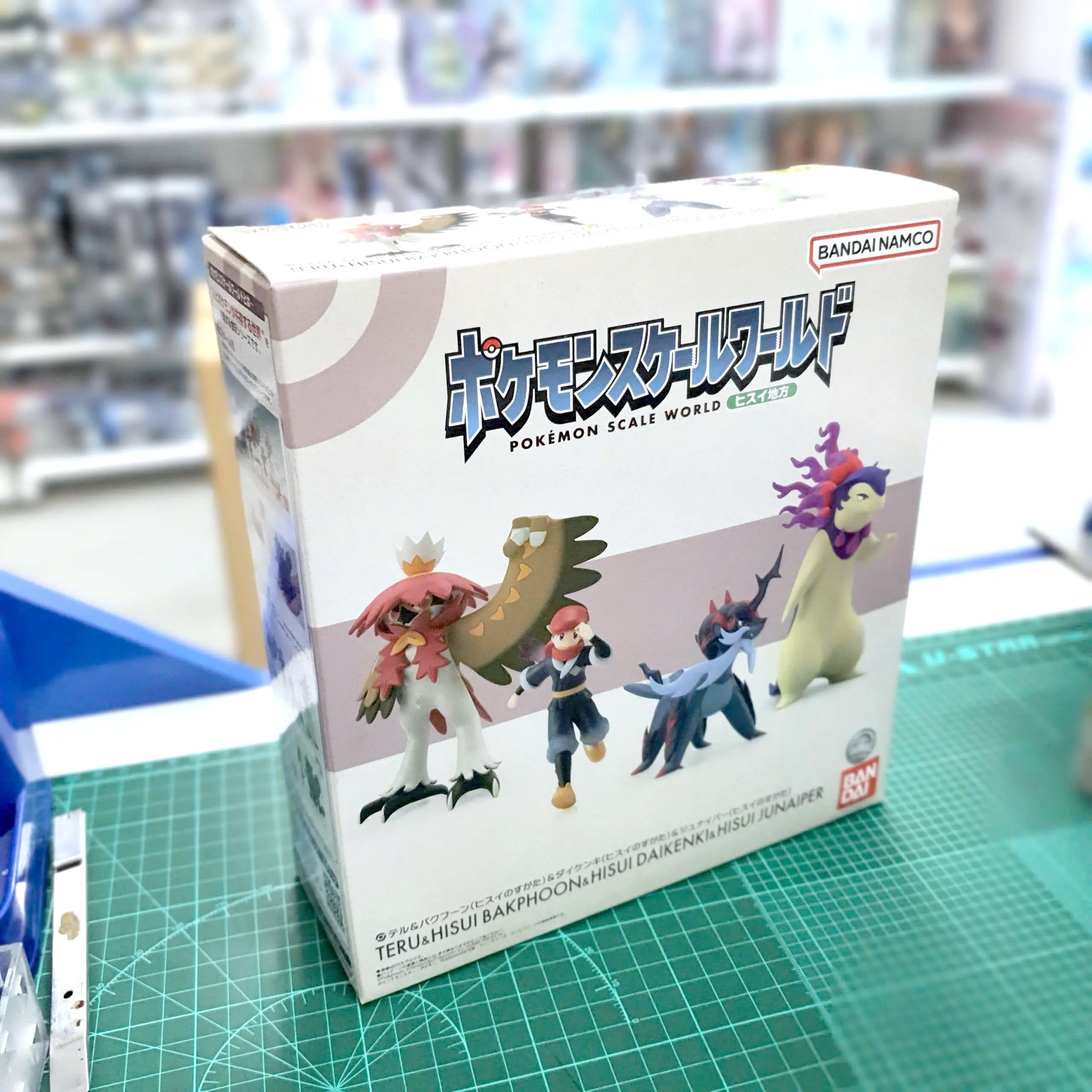 Mô hình POKEMON SCALE WORLD HISUI REGION REI & TYPHLOSION (HISUIAN FORM) & DECIDUEYE (HISUIAN FORM) & SAMUROTT (HISUIAN FORM) W/O GUM